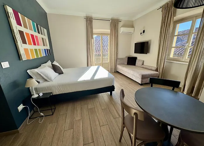 Residenza Dell' Opera Aparthotel 3*